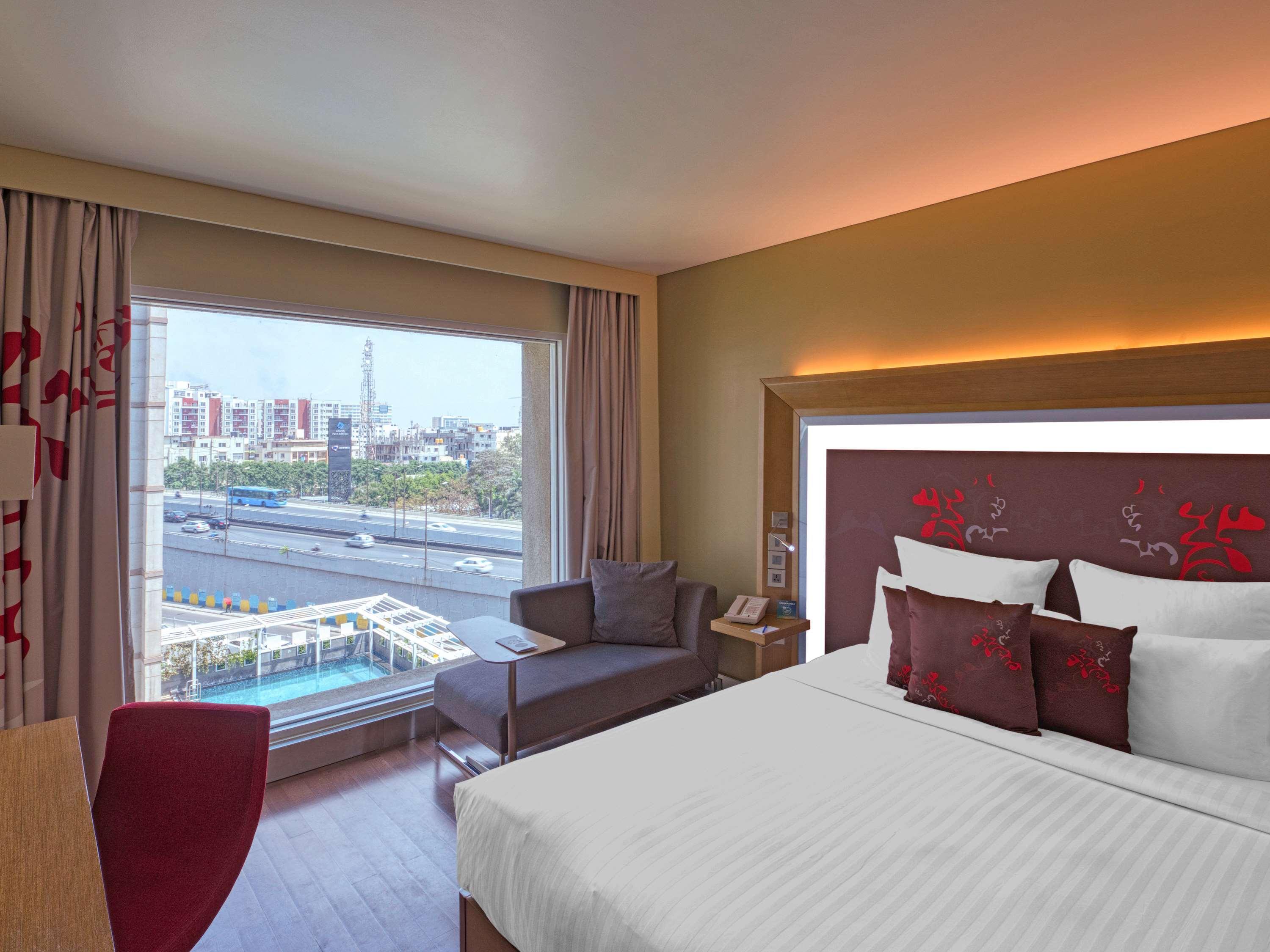 Novotel Bengaluru Outer Ring Road Exteriör bild