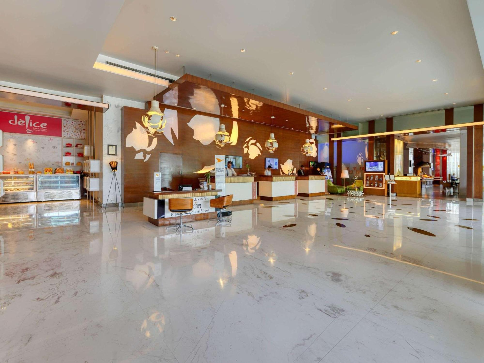 Novotel Bengaluru Outer Ring Road Exteriör bild